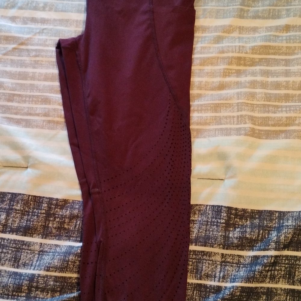 Grape/Purple Women's Laser-Cut Active Leggings Size L